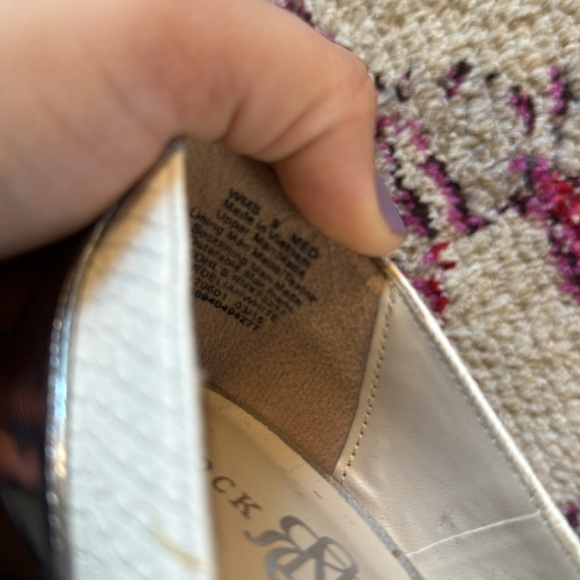 Rock n’ Republic White & Silver Heels - Picture 5 of 7